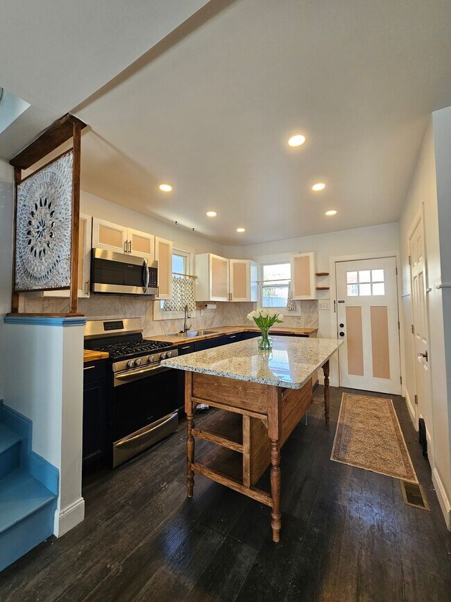 Building Photo - 513 Poplar St