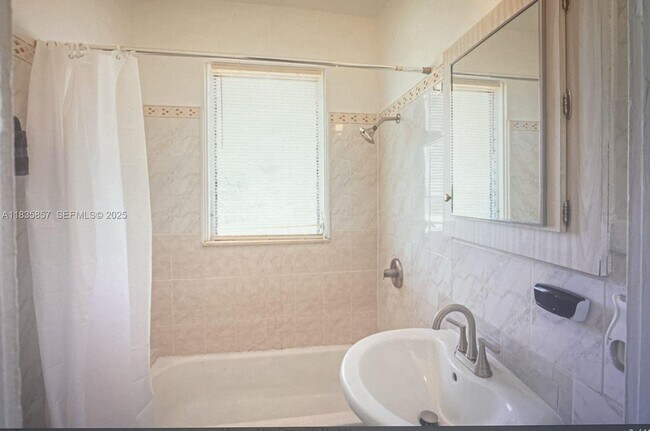 Building Photo - 444 Ponce de Leon Blvd