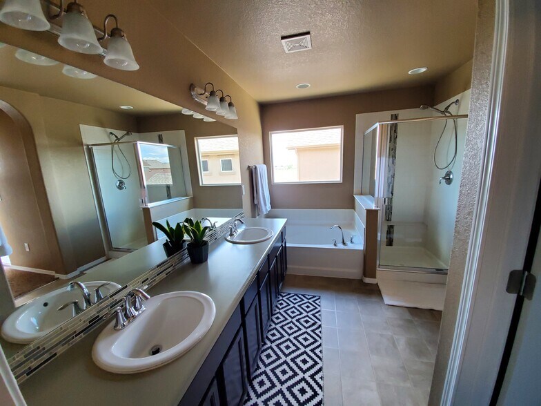 Building Photo - 5517 Sunrise Mesa Dr