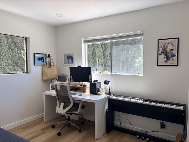 Building Photo - 503 E Aliso St