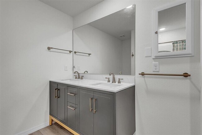 Building Photo - 159 Persimmon Dr