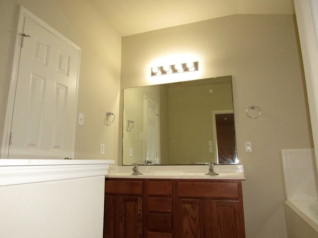 Building Photo - 21315 Bella Mountain Dr
