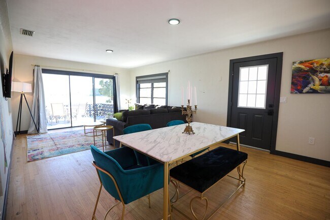 Building Photo - Fully Furnished Luxury Waterfront Unit w/in Walking Distance to the Shopping, Beach, Restaurants,...