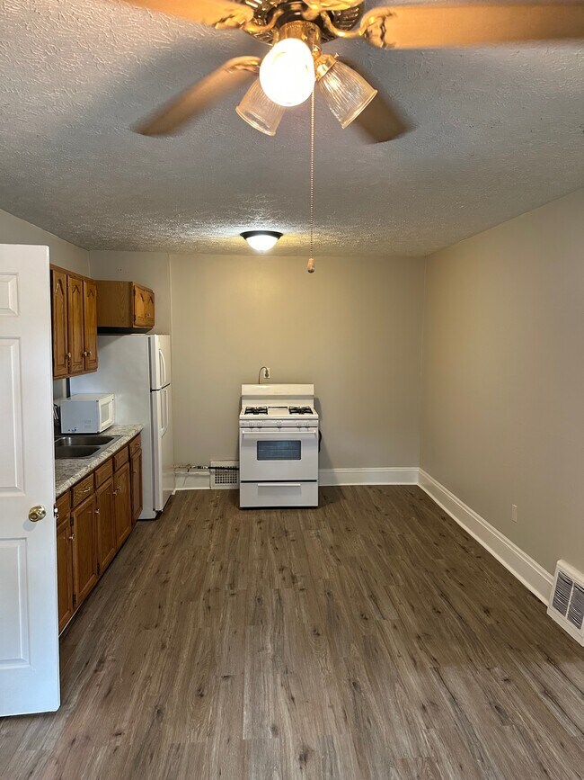 Building Photo - Adams Street Apartment