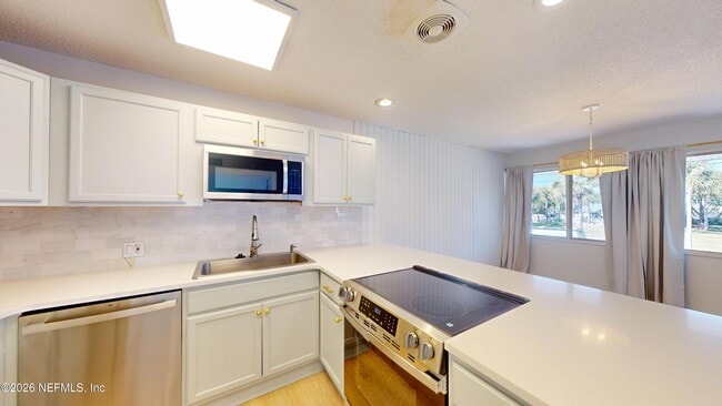 Building Photo - 222 7th St