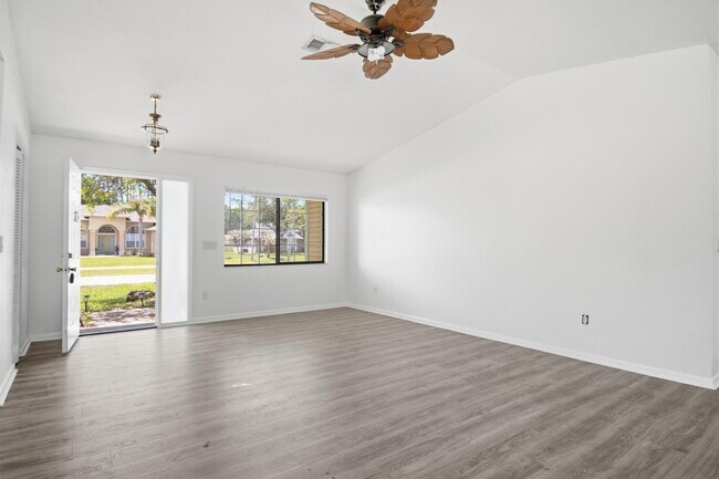 Building Photo - Amazing Pool Home!