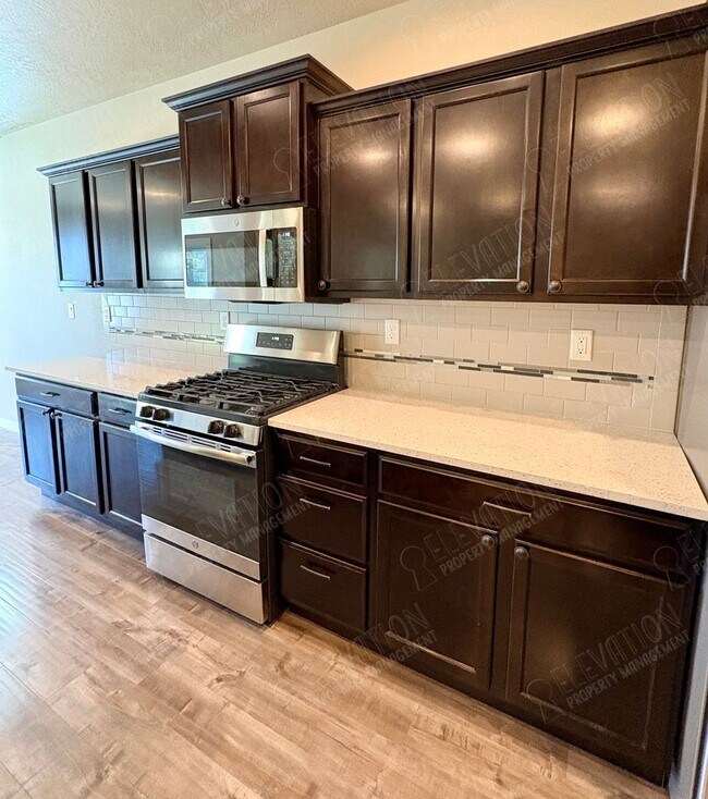 Building Photo - 60868 SE Sweet Pea Dr