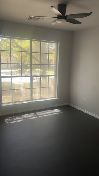 Building Photo - 1028 Doras Dr