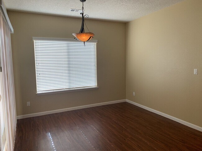 Building Photo - 229 Loma Linda Loop NE