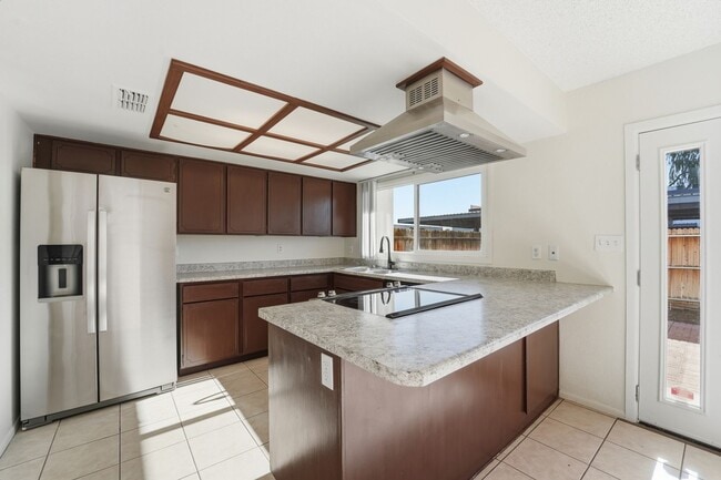 Building Photo - Beautiful 3-Bedroom Townhome in Northern Manor West