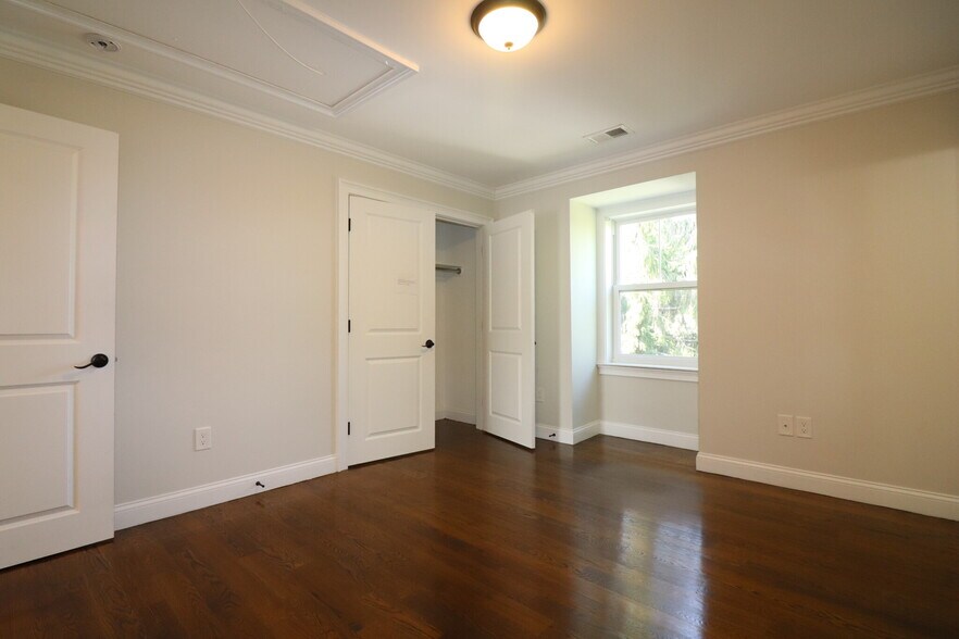 Building Photo - 8 Nira Ave