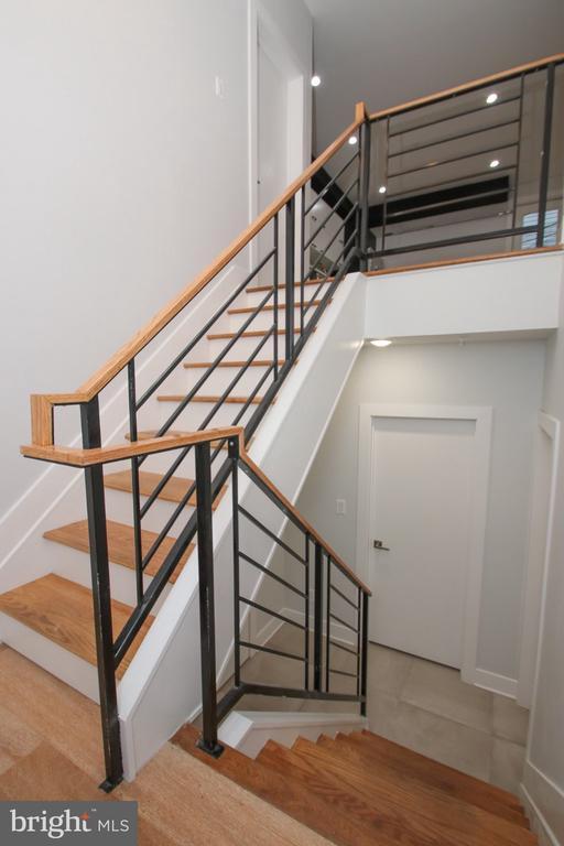 Building Photo - 810 N Uber St