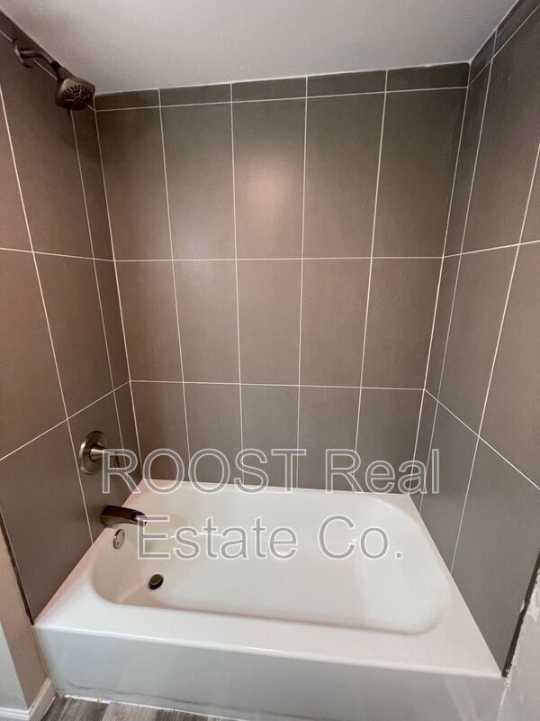 Building Photo - 482 E Markison Ave