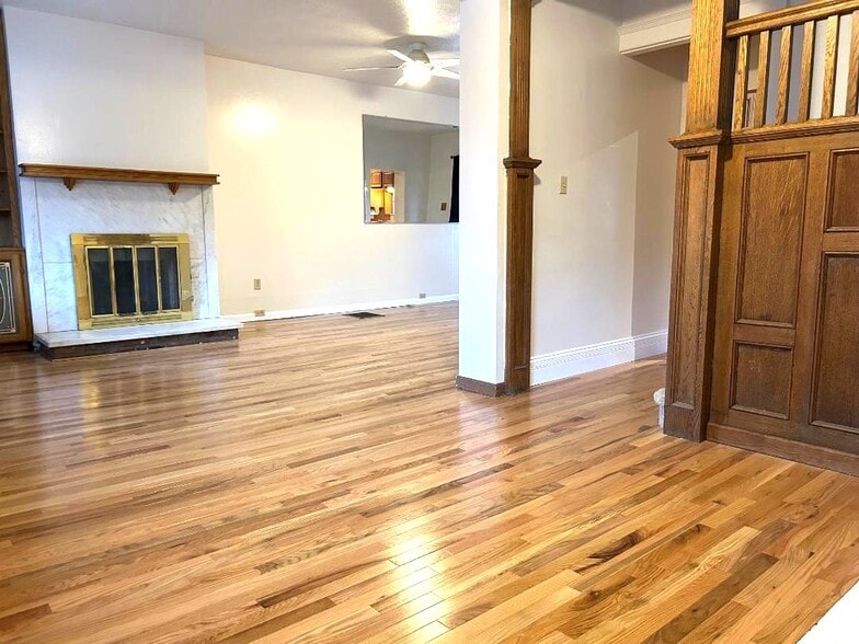 Building Photo - 1527 Orangewood Ave