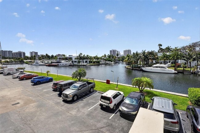 Building Photo - 401 Golden Isles Dr