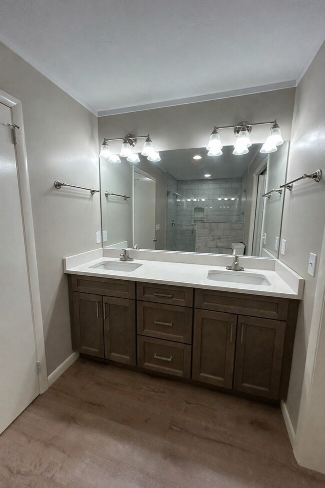 Building Photo - Spacious Brick Ranch Nestled Away — Close to Town!