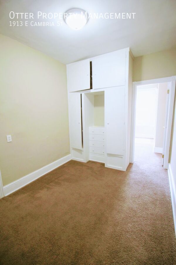 Building Photo - 1913 E Cambria St