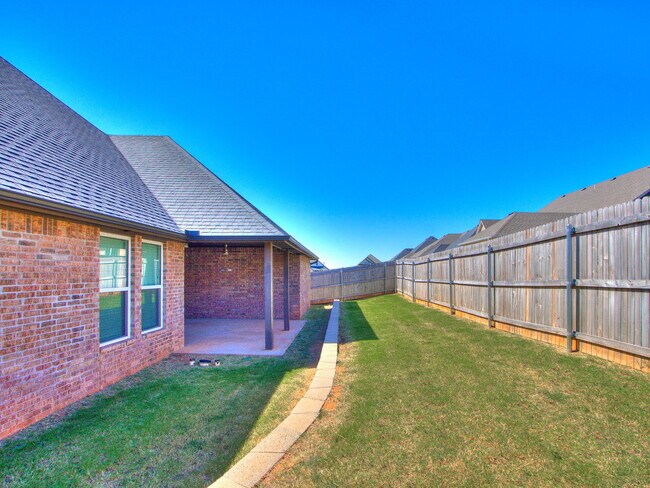 Building Photo - 3201 Hayven Cir