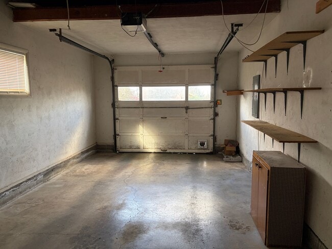 Building Photo - 3 Bedroom 1 Bath single story home, Move in Special: $750.00 off first month's rent if the move-i...