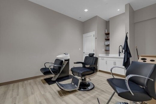 Building Photo - "Charming 1-Bed Boston Retreat with Granite Touches, Cozy Fireplace & Hardwood Elegance!"