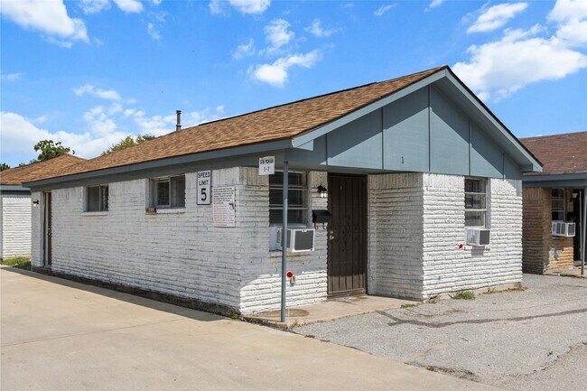 Building Photo - 5706 Pickfair St