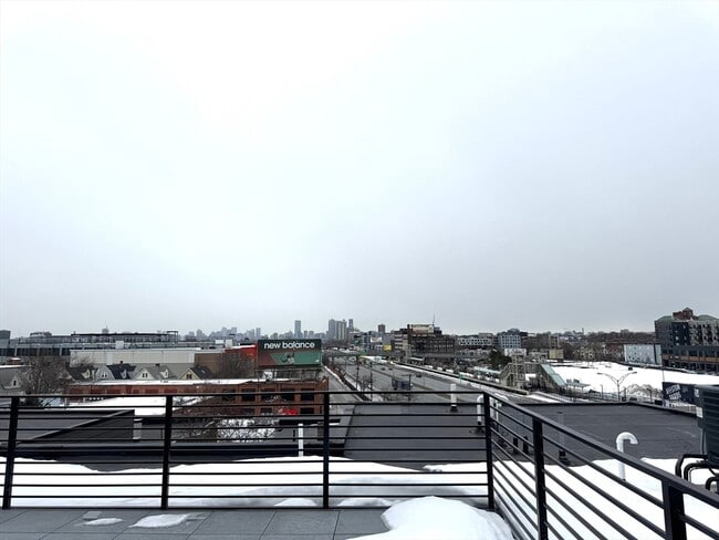 Building Photo - 100 Lincoln St