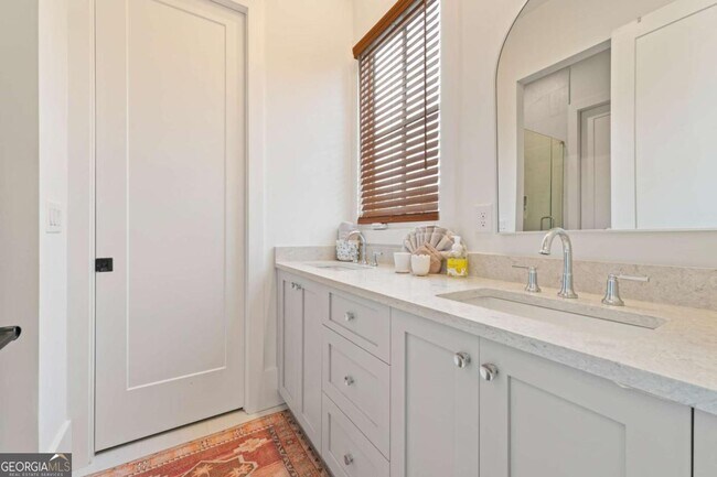 Building Photo - 10879 Serenbe Ln