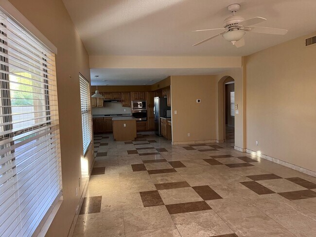 Building Photo - 4746 W Carla Vista Dr