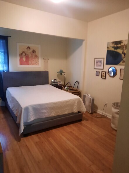 Building Photo - 839 E John St