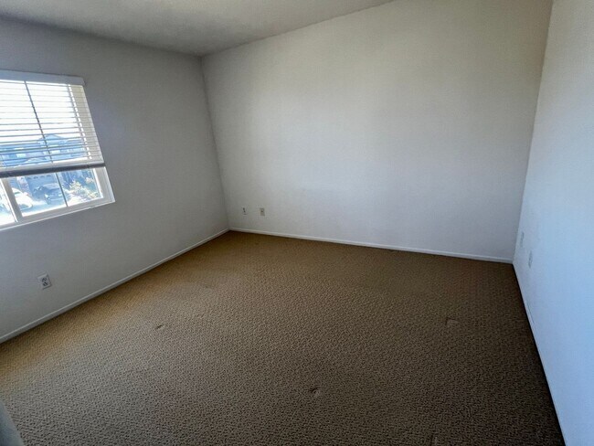 Building Photo - Spacious 4-Bedroom Murrieta Home with Loft & 3-Car Garage