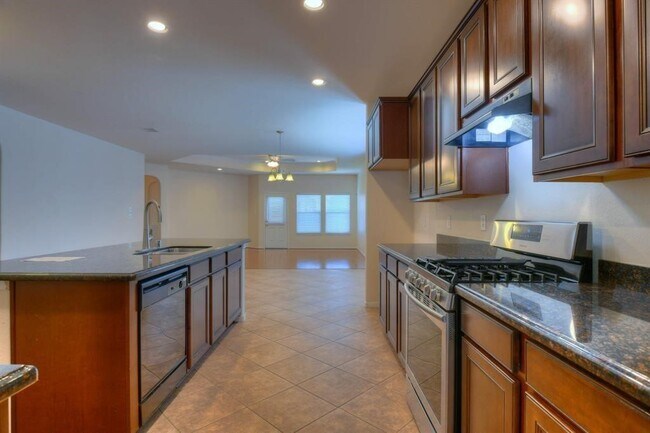 Building Photo - 4711 Bellows View Dr
