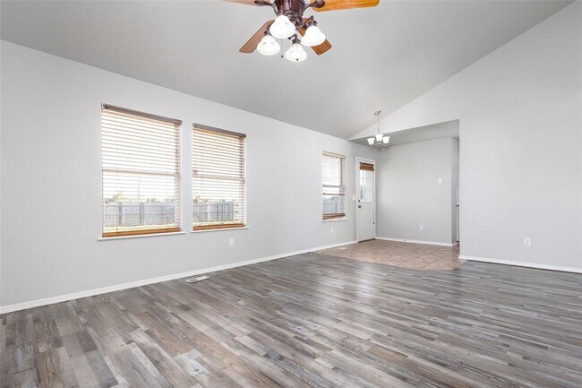 Building Photo - 907 W Tesio Way