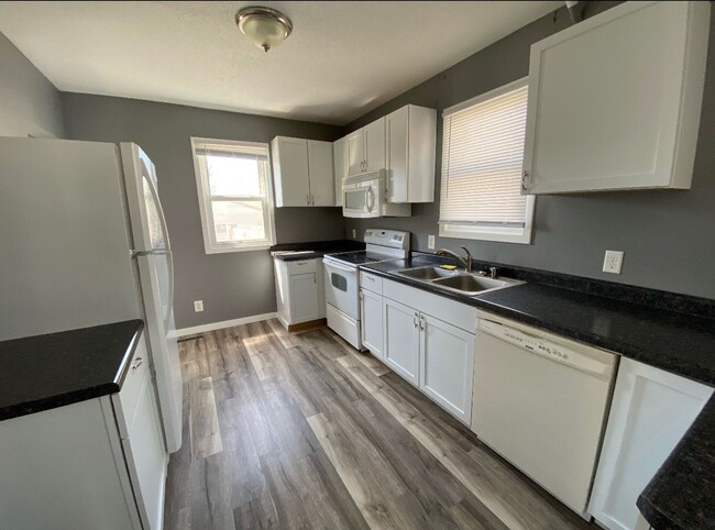 Primary Photo - 2 bedroom 1 bathroom, pet friendly house.
