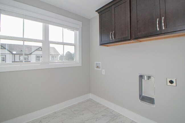 Building Photo - 166 Sango Dr