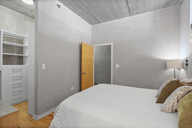 Building Photo - 630 N Franklin St