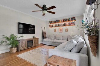 Building Photo - 120 Echo Ln