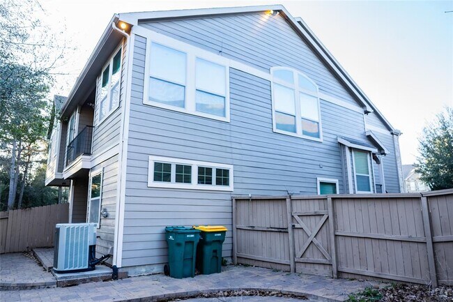 Building Photo - 211 Cheswood Forest Pl