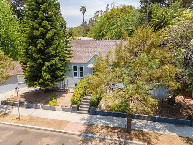 Building Photo - 4978 N Maywood Ave
