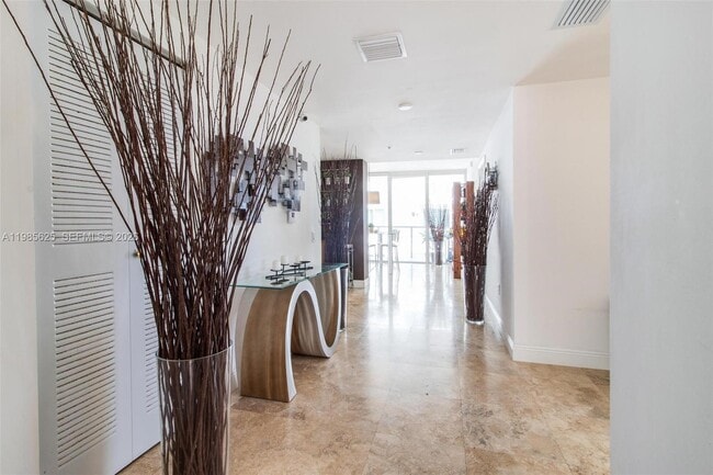 Building Photo - 6305 Indian Creek Dr