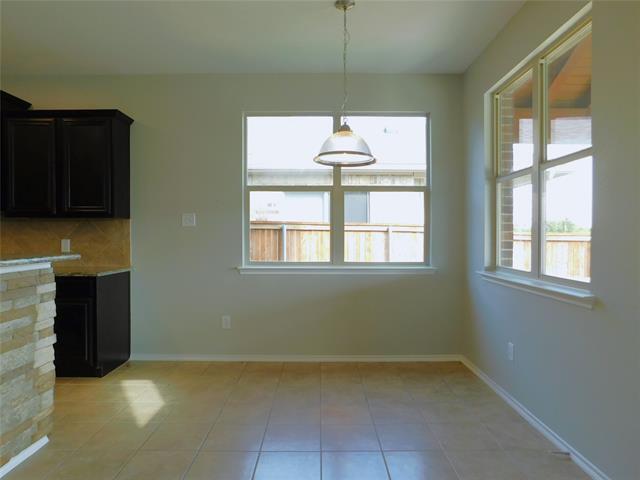 Building Photo - 14904 Riverside Dr