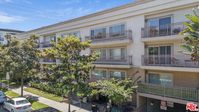 Building Photo - 141 S Clark Dr