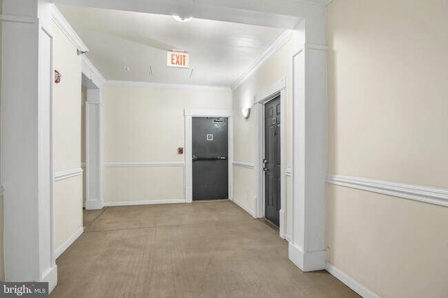 Building Photo - 4850 Eisenhower Ave