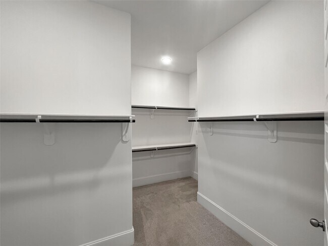 Building Photo - 16807 Hemlock Grove Dr