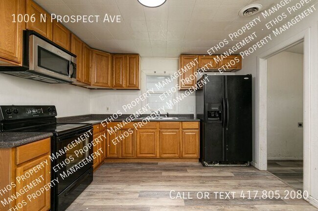 Building Photo - 2 Bedroom / 1 Bath Midtown