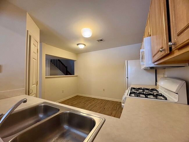 Building Photo - 3 Bedroom 2.5 Bathroom Townhome in Hummelstown!