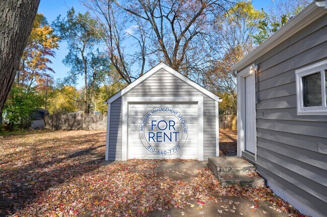 Building Photo - 2429 Lincoln Manor Dr