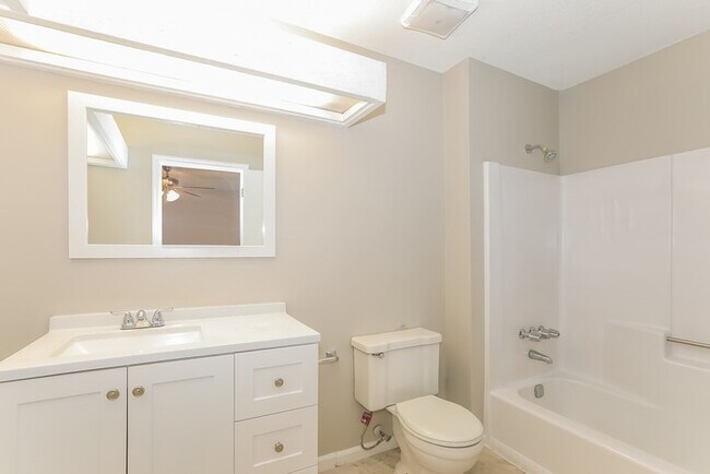 Building Photo - 1817 Laurel Ridge Dr SW
