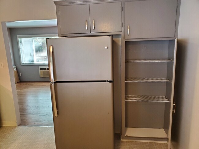 22 cu. ft. Slate refrigerator next to pantry. - 1624 T St
