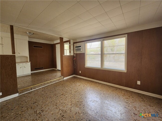 Building Photo - 564 Laurel Ln