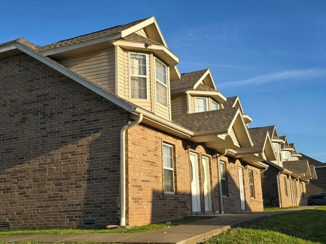 Building Photo - Capri Townhomes